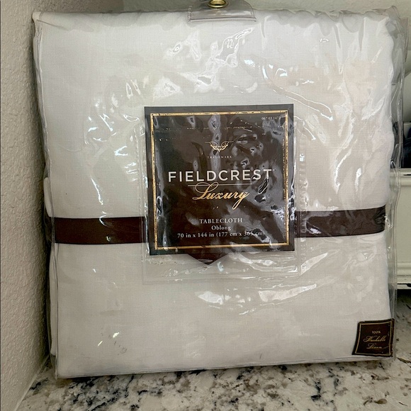 FIELDCREST LUXURY WHITE LINEN  70” x 144”TABLECLOTH WITH STORAGE BAG - Picture 1 of 6